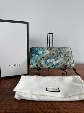Gucci GG Supreme Blooms Blue Floral Zip Wallet - Full Inclusion with COA